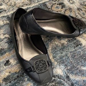 Black flat shoes